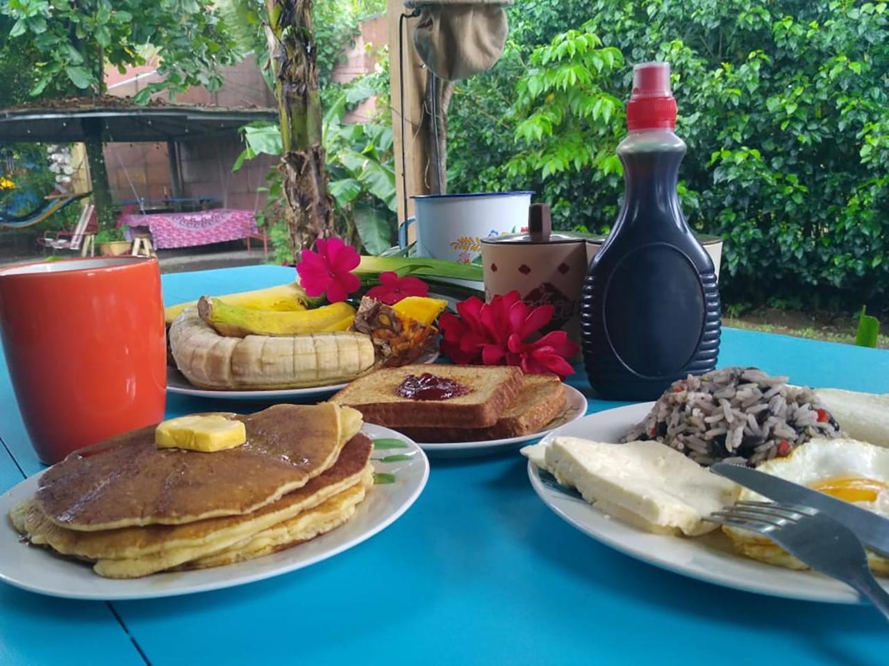 Wood House Hostel La Fortuna Kültér fotó